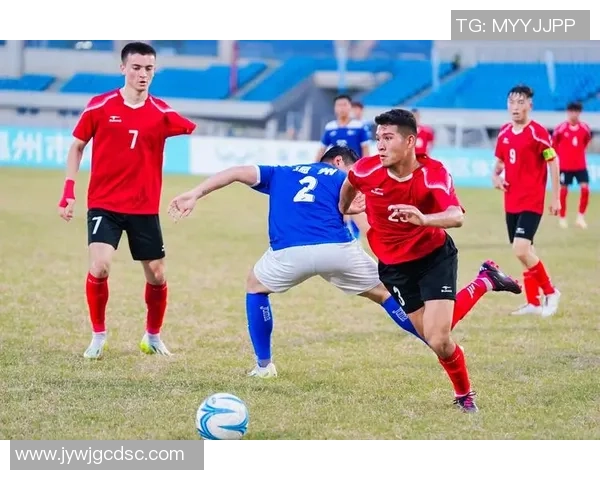 足球明星维族男孩的成长故事与梦想追逐之路